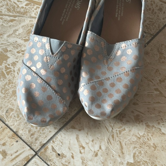 TOMS Women’s Classic Grey & Rose Gold Polka Dot Slip On Shoe 8.5 - Picture 6 of 6